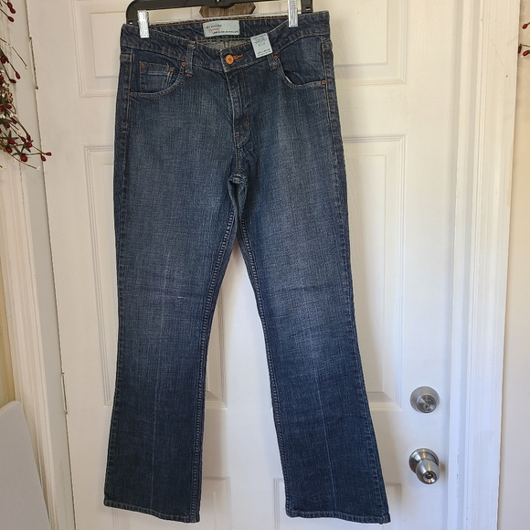 (1457) Levi's Woman's Signature Low Rise Bootcut Blue Jeans, Size: 10  Blue - Picture 3 of 15